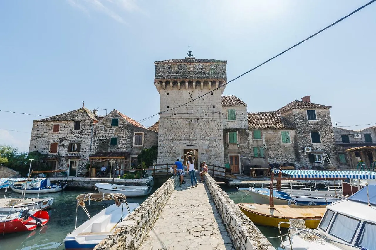 Kike Apartment Kastela