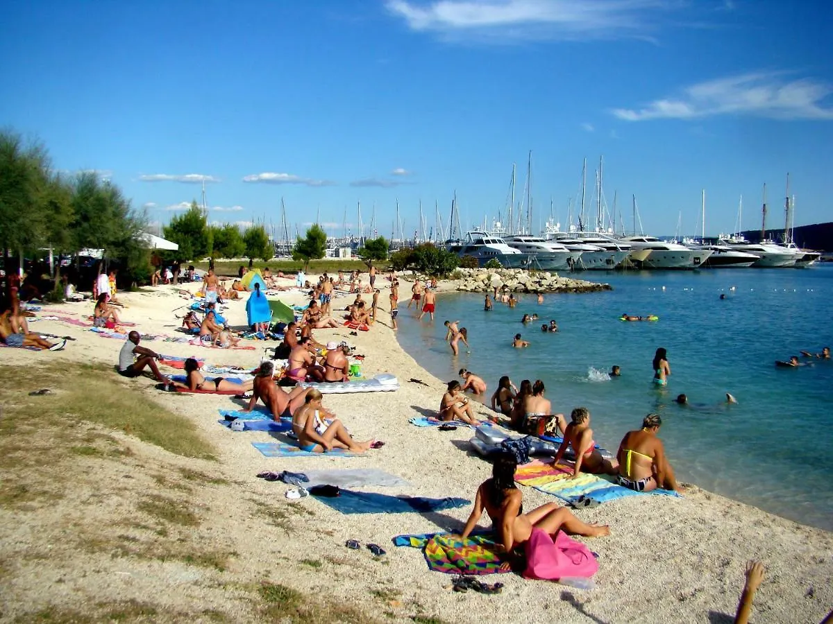 Kike Apartment Kastela