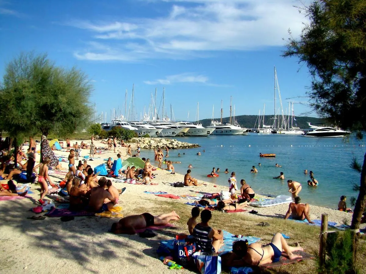 Kike Apartment Kastela