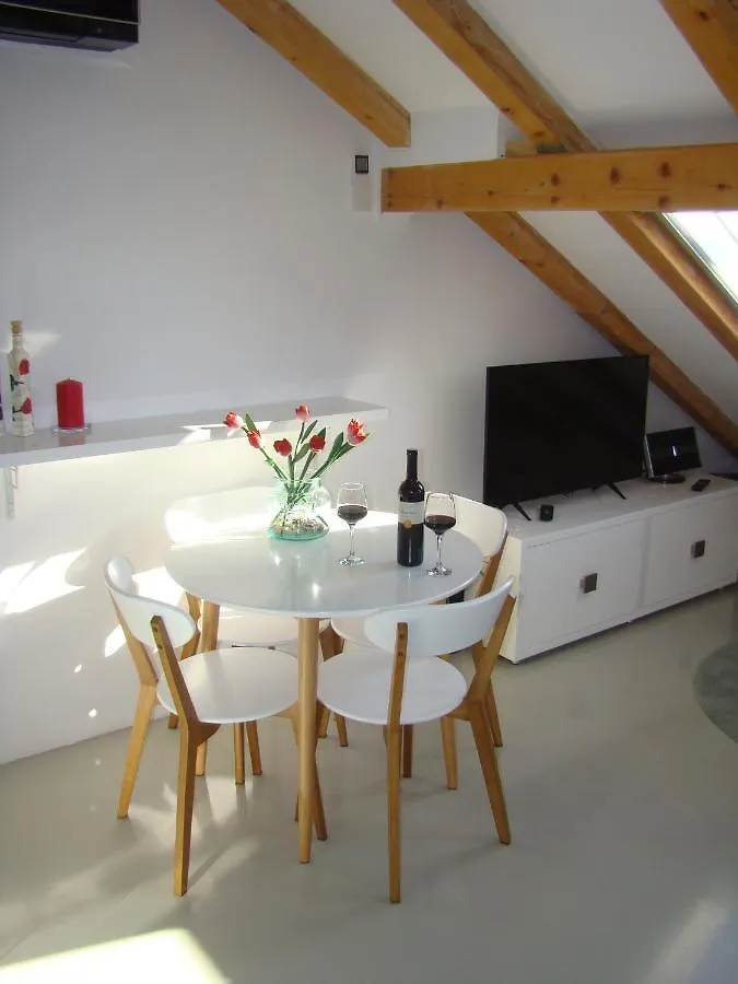 Kike Apartment Kastela